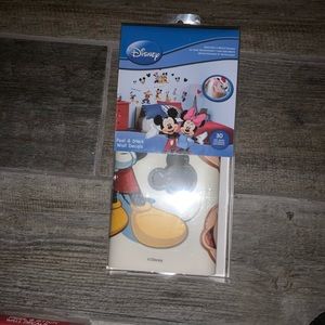 Disney Mickey Mouse&Gang Peel&stick wall decor